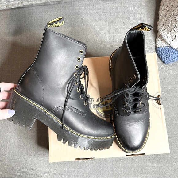 DR. MARTENS | Shriver Hi Women’s Wyoming Leather Heeled Boots 7 Black - Picture 3 of 12